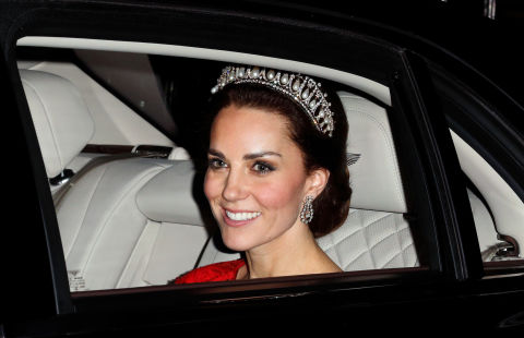 kate princess willaiam buckingham palace diplomatic knot tiara queen mary Elizabeth diamond tiara crown