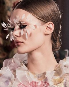 Maquillage au défilé Valentino à Paris