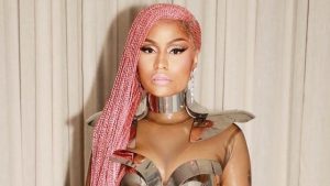Nicki Minaj tóc hồng
