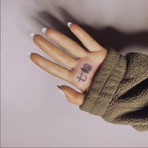 Ariana 7 Ring-tatoeage