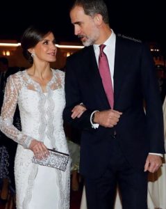 Ratu Letizia ulang dresses dirina 16 sababaraha taun ka pengker