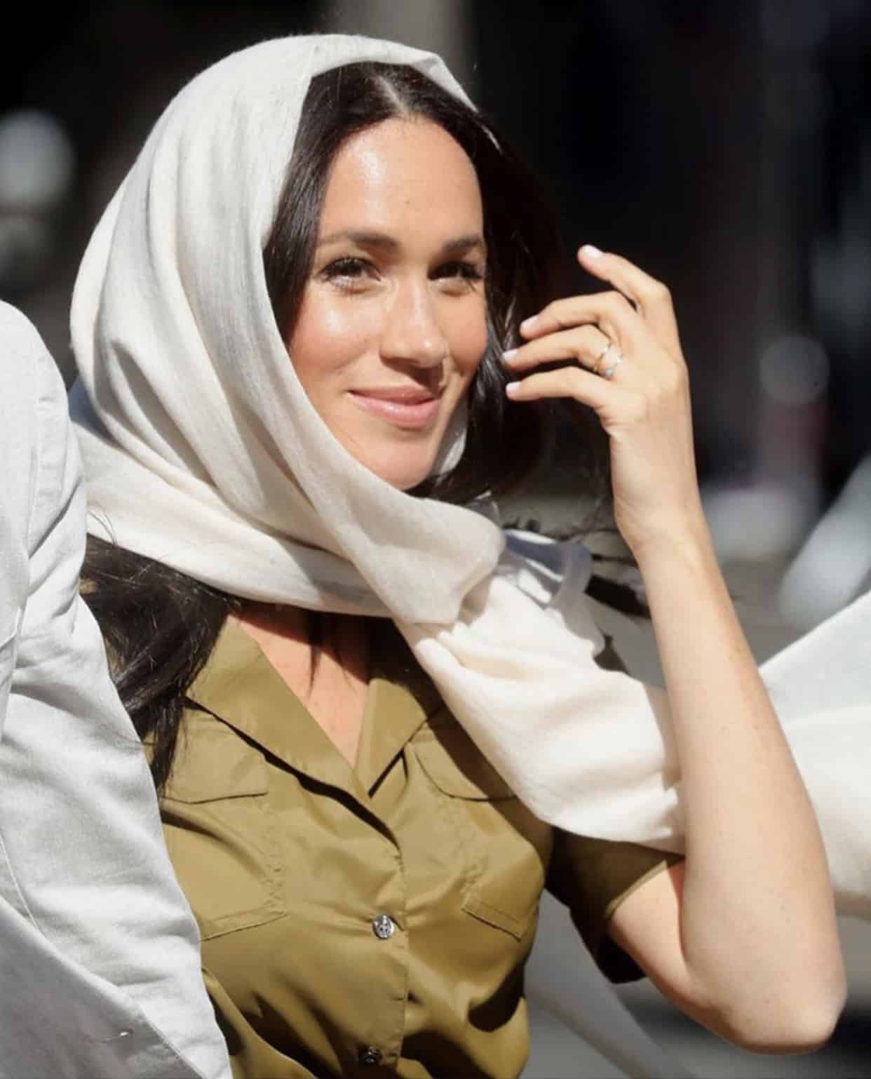 Meghan Markle trong khăn trùm đầu Hồi giáo