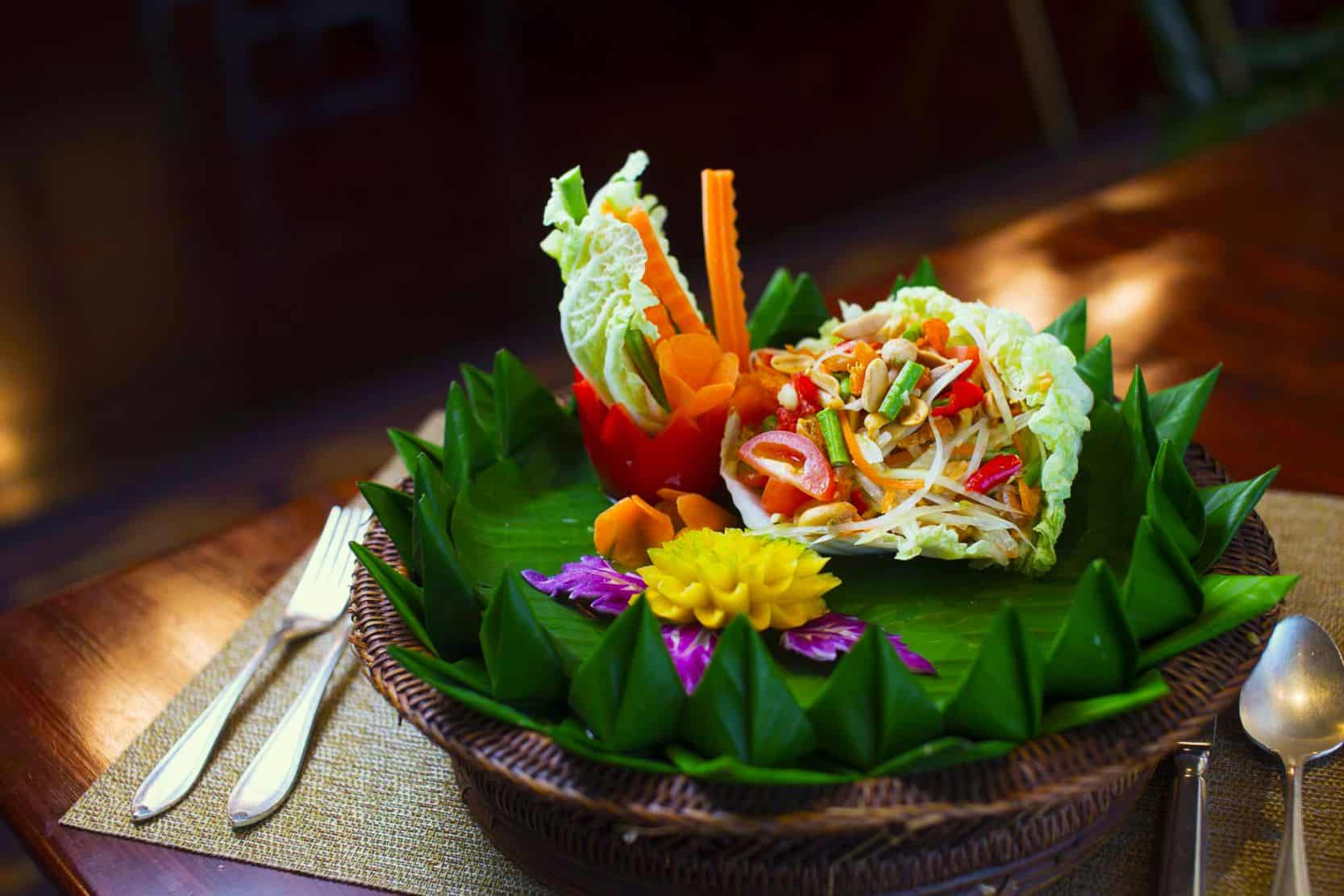 Restoran Thai Benjarong Melantik Tab Mandi Wichit Chef Kanan