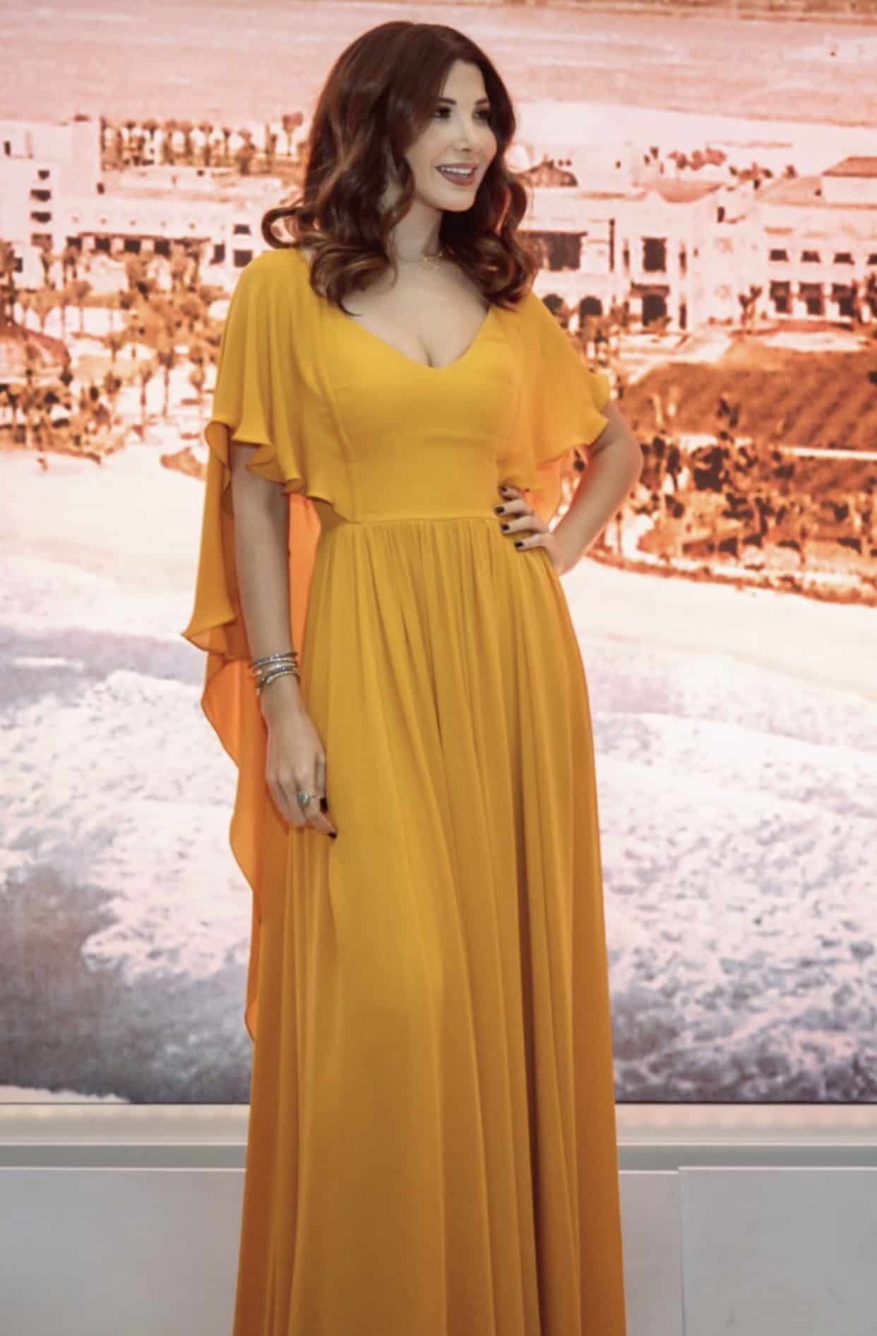 Nancy Ajram di Dubai bersinar dalam warna kuning