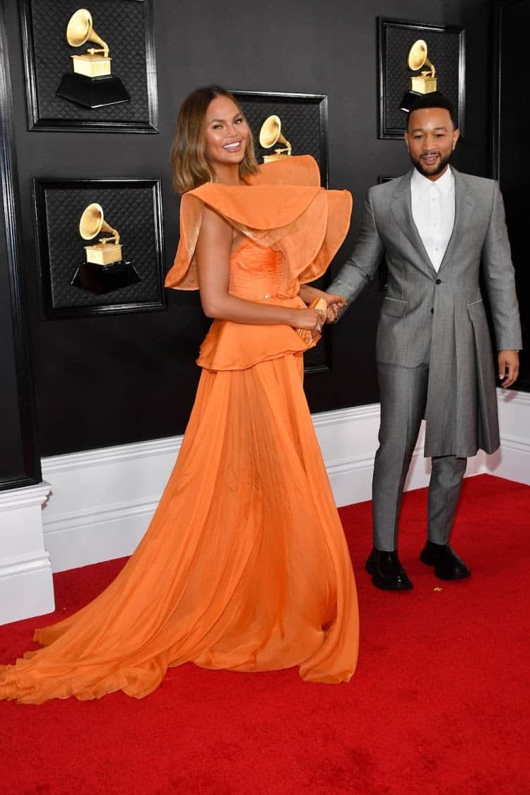 Chrissy Teigen en haar man by die Grammys 2020