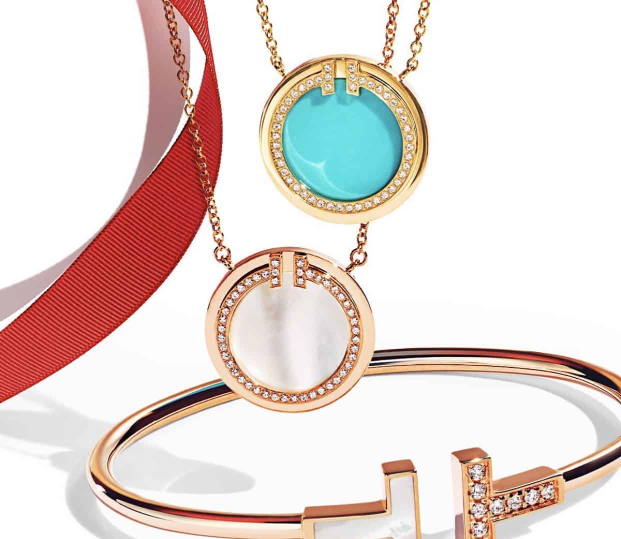 Un conjunto de collares distintivos de Tiffany and Co. Tiene un precio razonable y, al mismo tiempo, es elegante y con clase, y las mujeres pueden usarlo en cualquier momento y lugar y agregará elegancia a su elegancia.