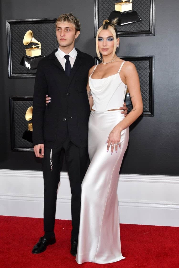 Η Dua Lipa στη Vivienne Westwood με τον Anwar Hadid στα Grammy 2020