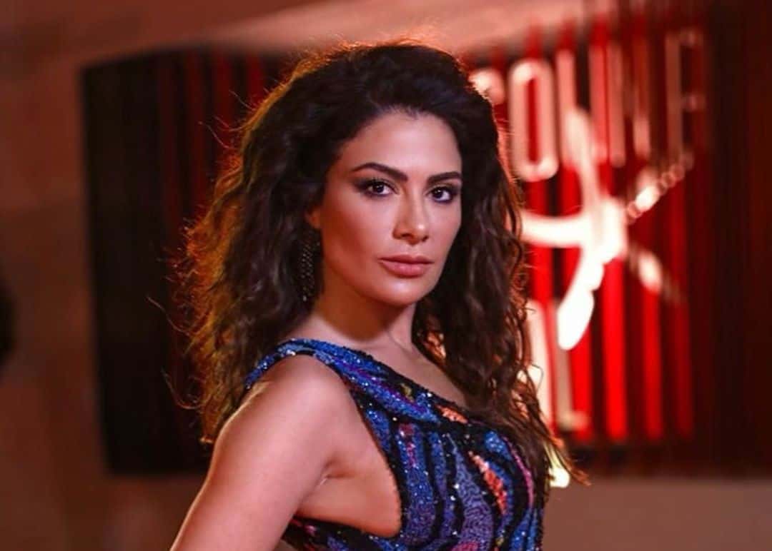 Saatos teu malire Cyrine Abdel Nour, kiceupan, Saba Mubarak, pikeun Tim Hassan, nyababkeun kontrovérsi