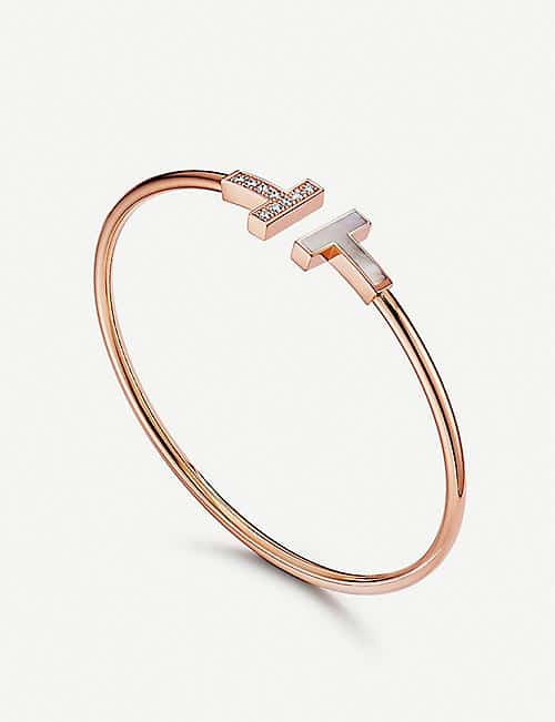 Tiffany and co famosa pulsera No hay mujer a la que no le guste lucir esta famosa pulsera, que con su nueva versión y diseño innovador se ha vuelto más popular y apta para todos los gustos