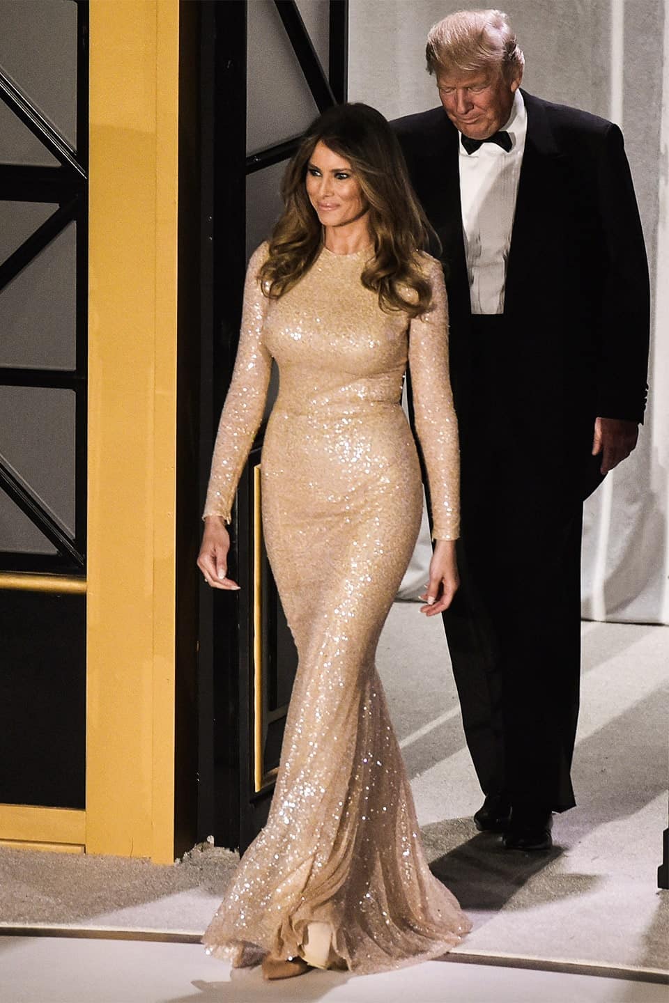 Melania Trump dresses ເບິ່ງ