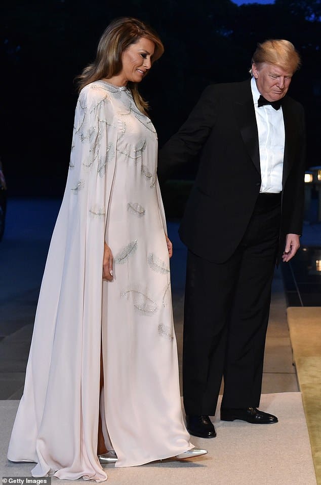 Melania Trump ၀တ်စုံလေးနဲ့