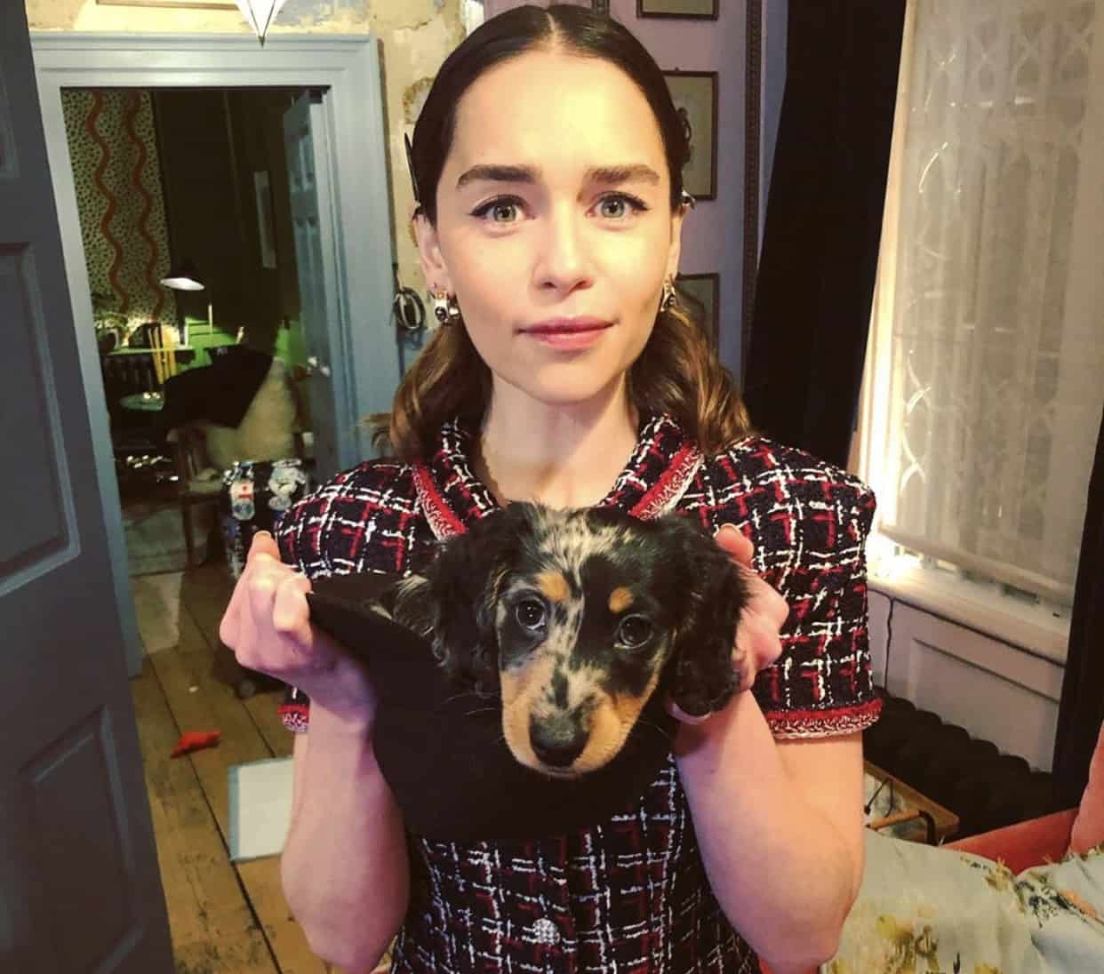 Emilia Clarke ialah anjing cinta