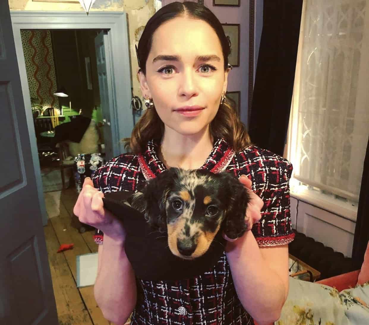 Emilia Clarke ass en Hond vu Léift