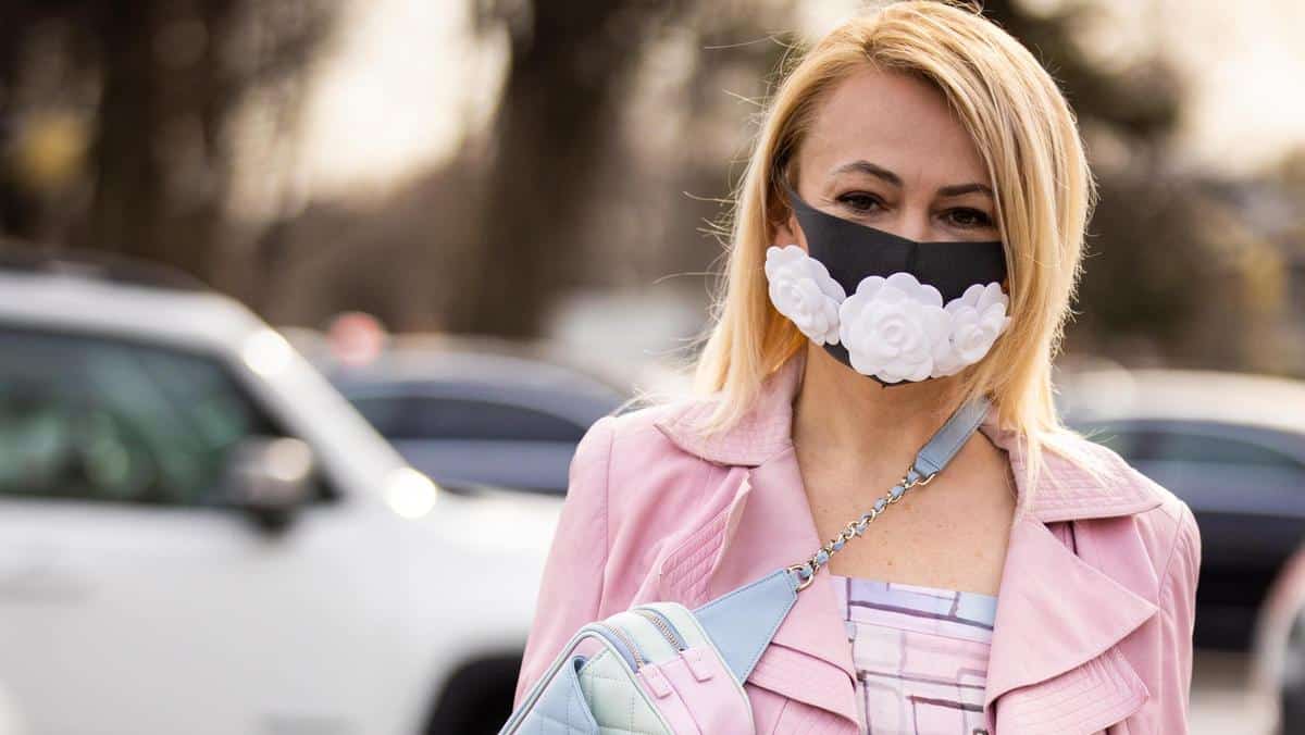 Modieuse stylvolle maskers vir bekendes