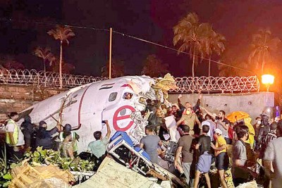 Avión indio se estrella en Dubái