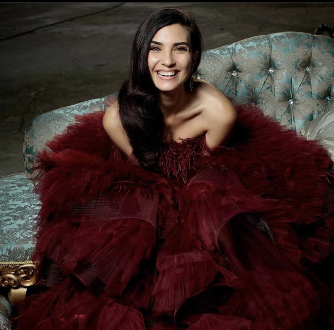 Tuba Büyukustun