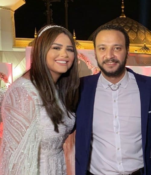 Signs of a love story emerged between Hanadi Muhanna and Ahmed Khaled Saleh after they appeared on more than one occasion together before announcing their engagement, such as the 41st Cairo International Film Festival, in addition to their appearance at the Energy Awards ceremony, where they were honored as the best young and young actor for Hanadi to publish a picture She brings them together and commented on her: "My first supporter who gave me hope when I had no hope... Thank you for everything you did, and God willing we will succeed together all the time." Hanadi Muhanna’s kiss to her father, Hanadi Muhanna’s kiss to her father, and the duo Ahmed Khaled Saleh and Hanadi Muhanna met for the first time in an artistic work during the “Fatwa” series that was shown last Ramadan, and the two people’s bodies fell in love with each other, and Yasser Jalal, Mai Omar participated in the work. , Ahmed Salah Hosni, Naglaa Badr, Riyadh Al-Khouli, Laila Ahmed Zaher, Anaam Salousa, Maha Nassar, Mahmoud Hafez and a number of other artists, written by Hani Sarhan and directed by Hussein Al-Manbawi.