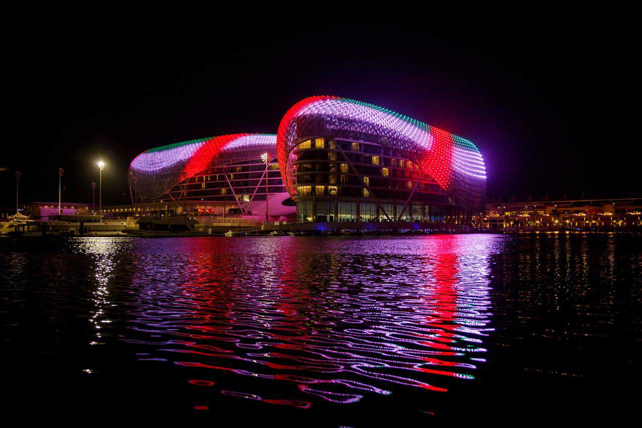 Ang labing inila nga mga landmark sa nasud miapil sa mga selebrasyon sa ika-49 nga National Day sa UAE