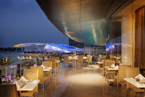 Etihad Towers atirgul suvi