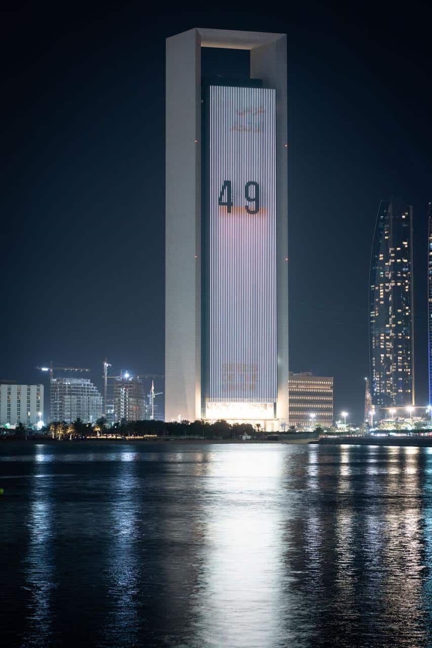 Los monumentos más famosos del país participan en las celebraciones del 49º Día Nacional de los EAU