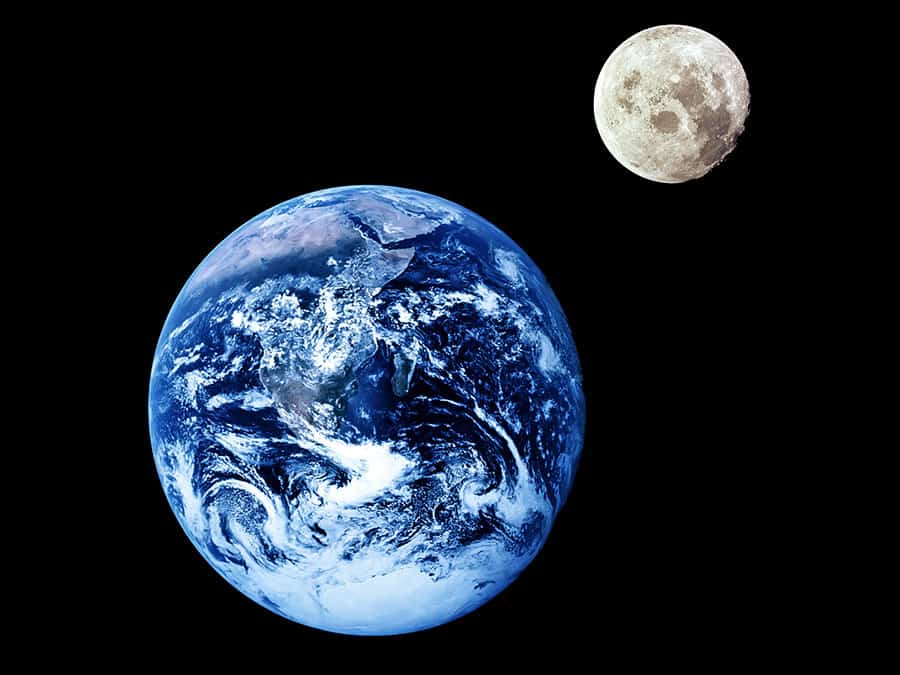 Bulan menghampiri Bumi