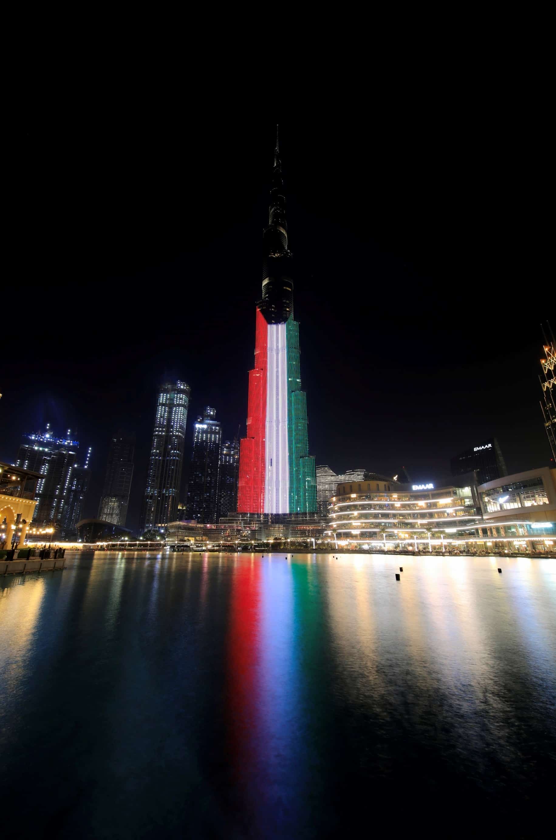 Illuminà i punti di riferimentu più prominenti di Dubai in a celebrazione di u XNUMXth Day Naziunale di u Statu fraternu di Kuwait