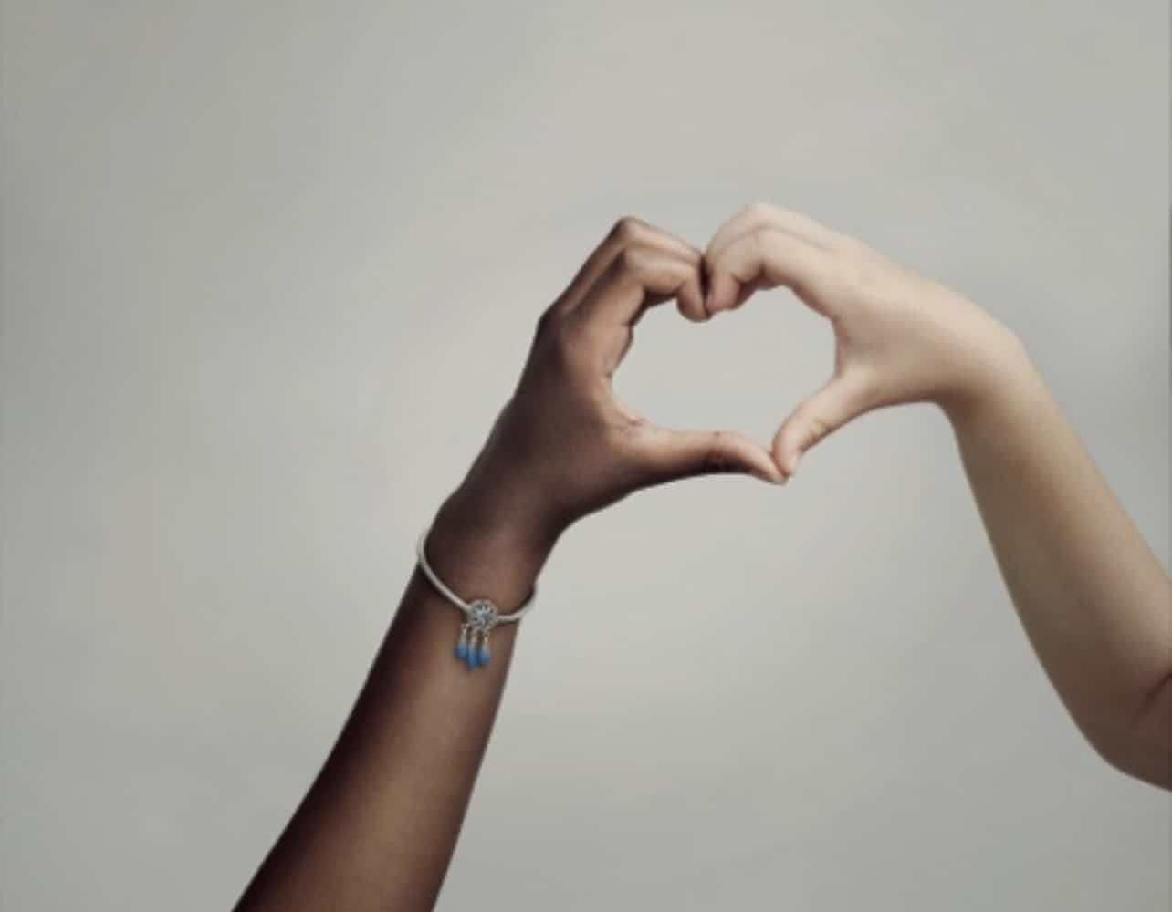 Pandora presenta el último colgante de pulsera para expresar el cambio y apoyar a UNICEF