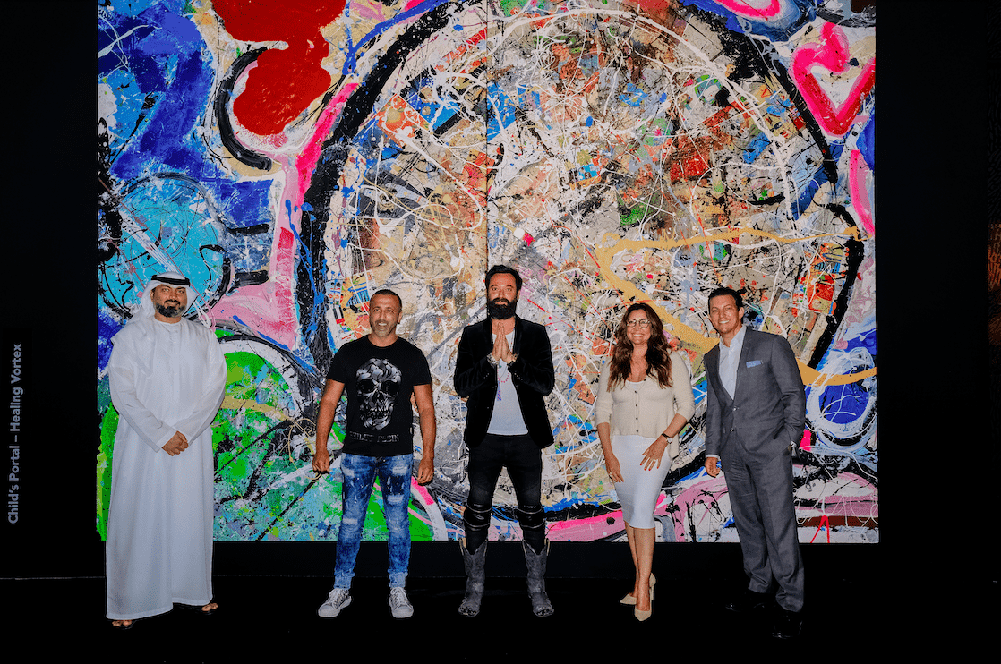 La pintura "El viaje de la humanidad" del conocido pintor Sasha Jefri se vende por 227,757,000 62 XNUMX AED (XNUMX millones de dólares estadounidenses) como parte de la iniciativa benéfica "Inspirando a la humanidad".