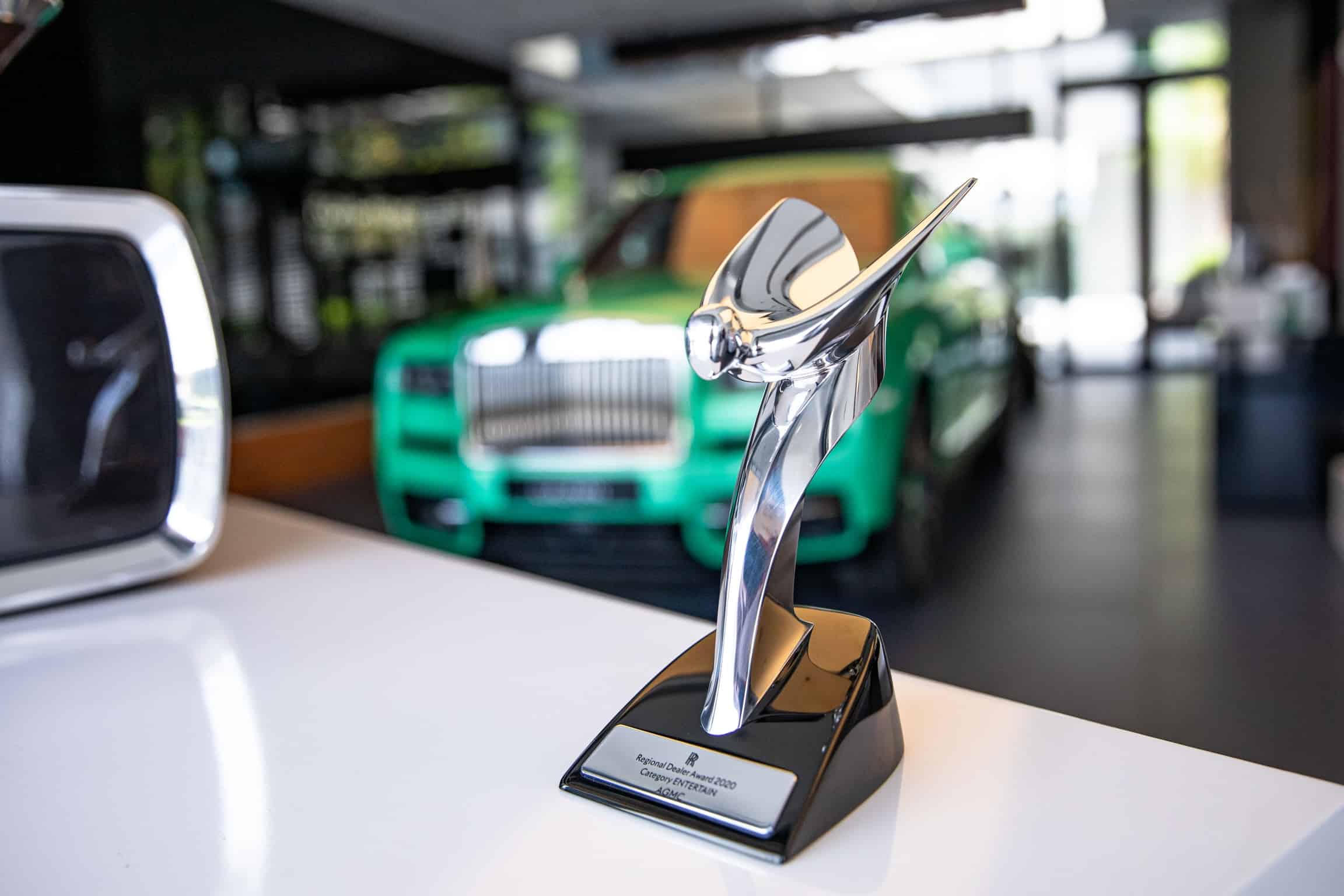 Rolls-Royce Motor Cars Дубай нь Rolls-Royce-ийн онцгой дилерүүдэд зориулсан бүсийн бага хурлын үеэр ENTERTAIN шагналыг гардуулав.