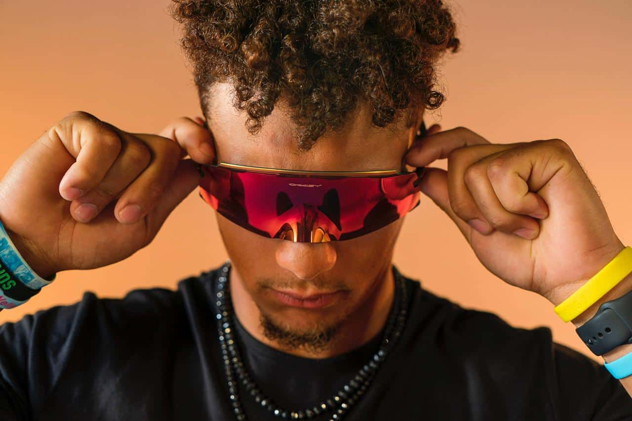 Παρουσιάζουμε τα πρωτοποριακά γυαλιά KATO “OAKLEY” που θα φέρουν επανάσταση στον κόσμο του αθλητισμού.