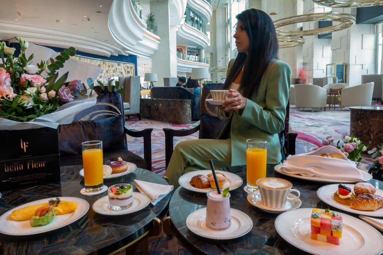 Chakudya cham'mawa chokhala ndi maluwa ndikusangalala ndi zosangalatsa ku Shangri-La Hotel, Dubai