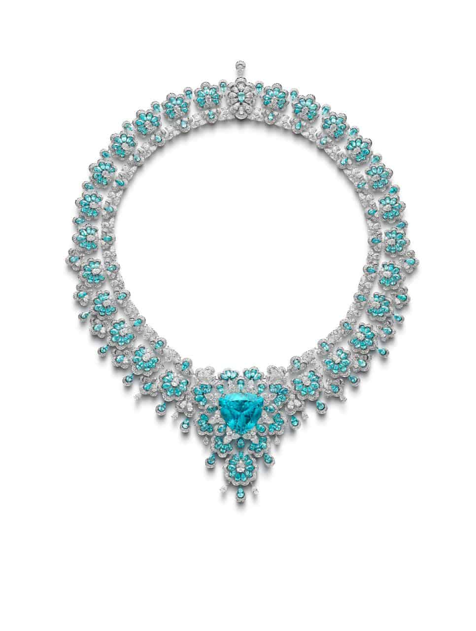 Katiinad qurxoon oo lagu dhejiyay Paraiba tourmalines oo u iftiimaya sidii xiddigta cusub ee Chopard's High Jewelery Collection