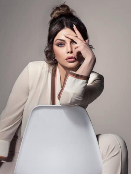 Pinangunahan ni Haifa Wehbe ang trend kasama ang isang Egyptian artist at isang outlaw na kanta