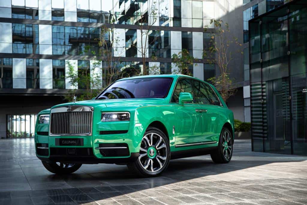 Rolls-Royce Cullinan anosvika muDubai mune yakasarudzika uye yakashinga ruvara