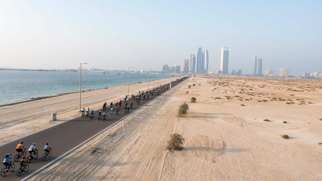Khalid bin Mohamed bin Zayed ได้รับโลโก้ Bicycle City จาก UCI และเปิดตัวแพลตฟอร์มสนับสนุนใหม่ BAIC Abu Dhabi