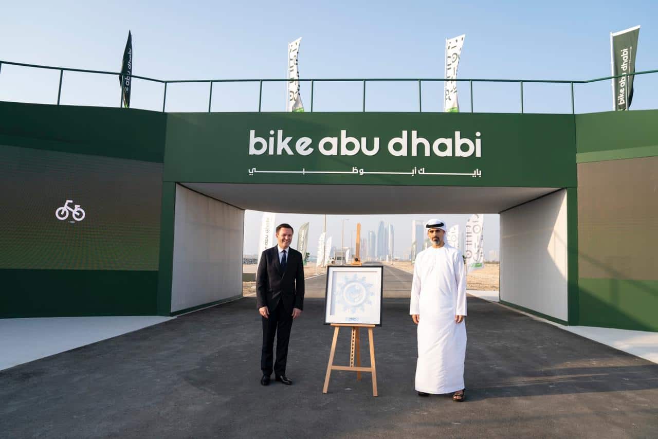 Халид бин Мохамед бин Заед UCIден Bicycle City логотибин алат жана жаңы BAIC Abu Dhabi колдоо платформасын ишке киргизди