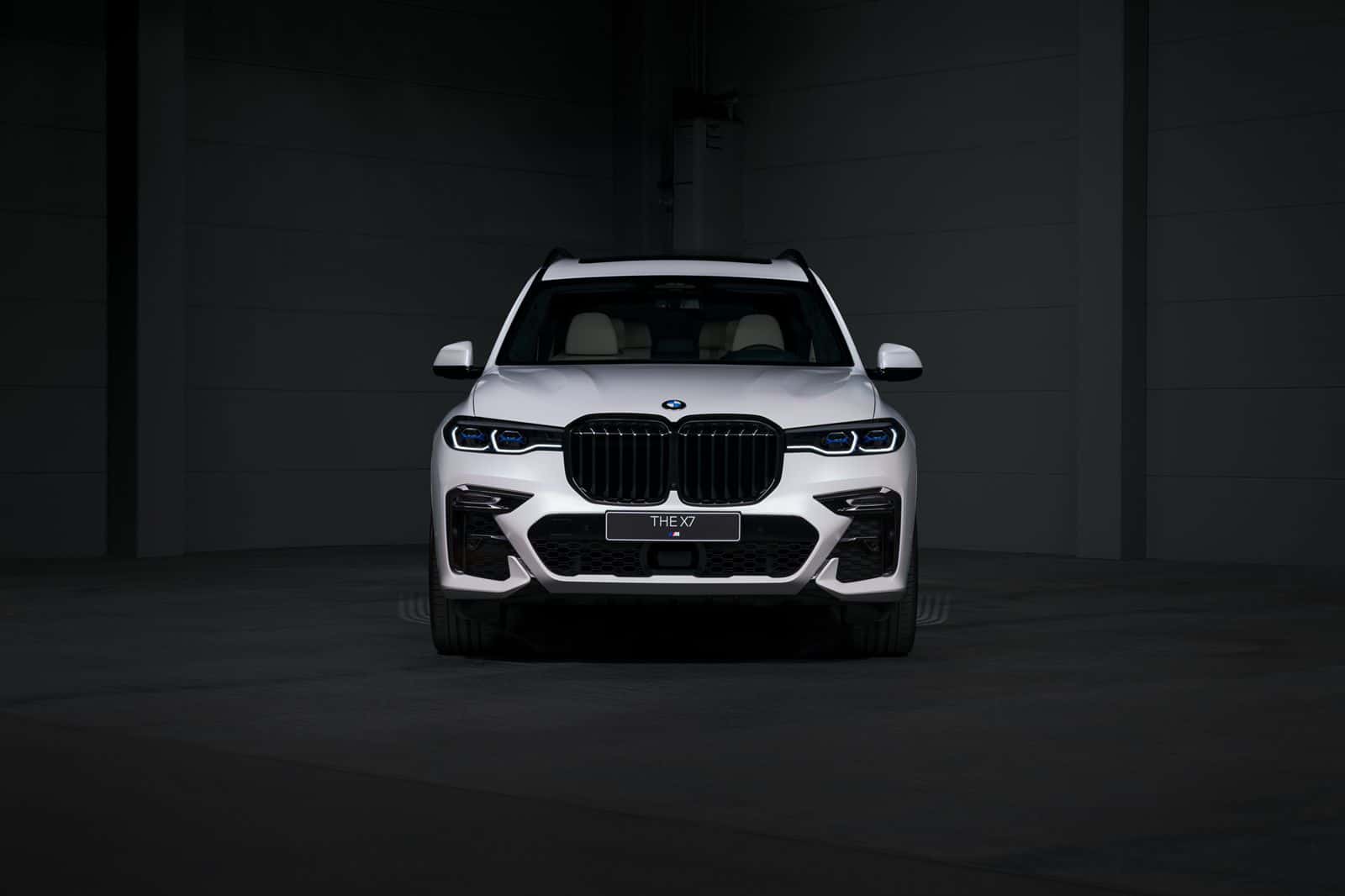 BMW presenta el X7, el cinquantè aniversari de la fundació dels Emirats Àrabs Units, amb motiu de la celebració del jubileu d'or al país