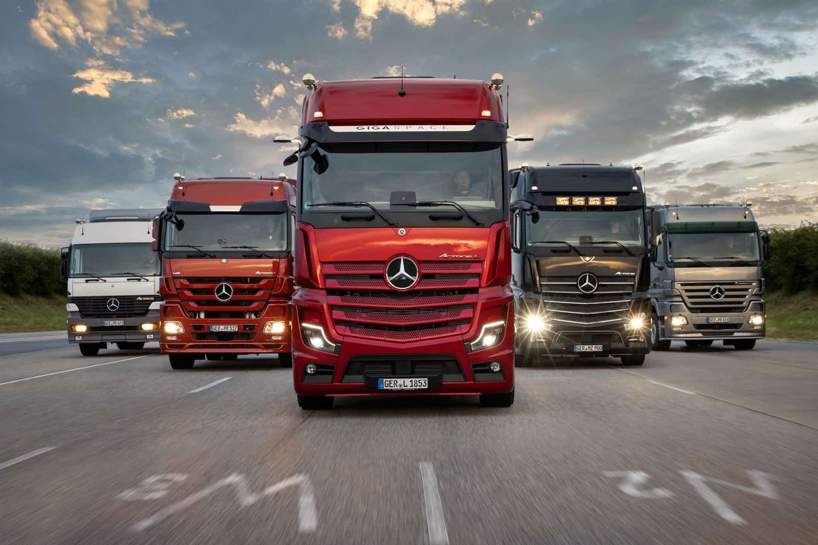 MERCEDES-BENZ TRUCKS 125 سال رهبری و تعالی را جشن می گیرد