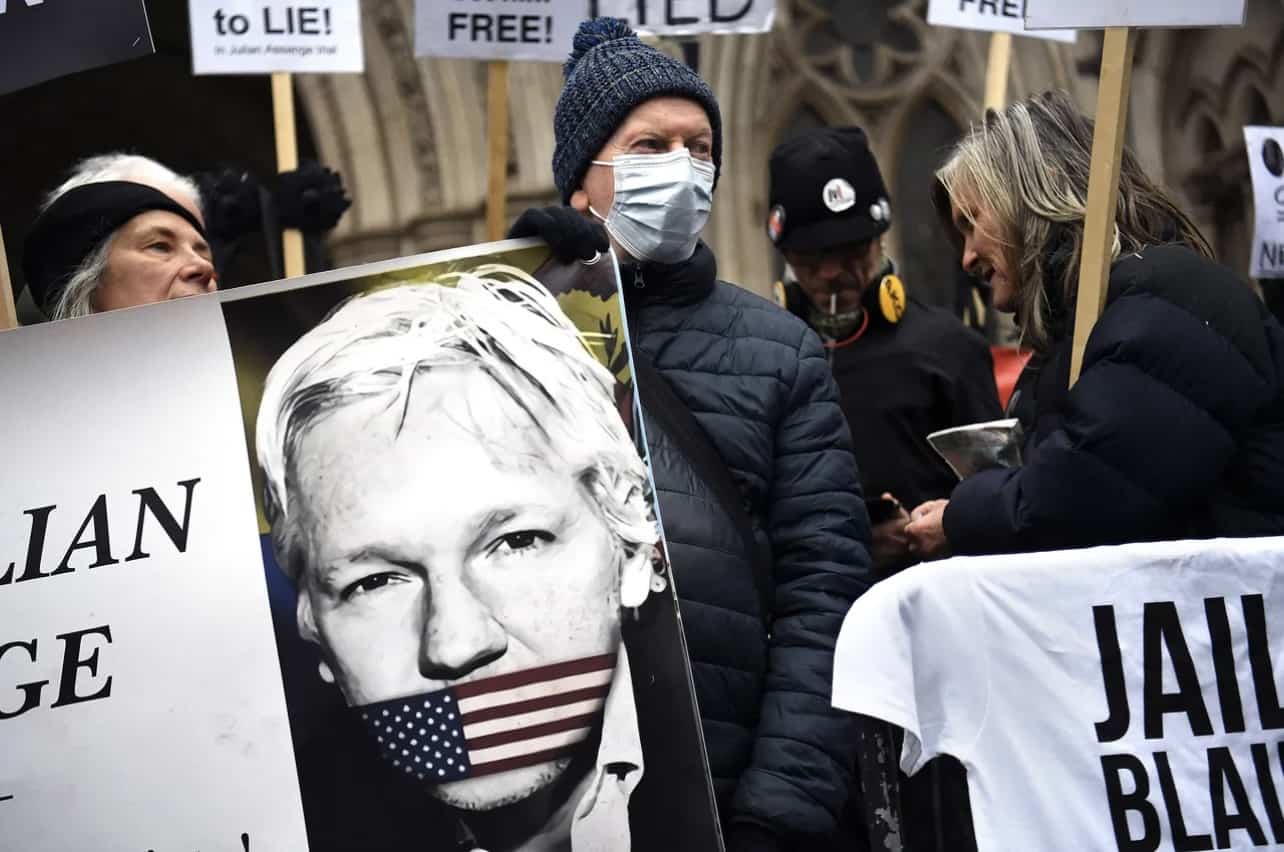 London extraditionem approbat WikiLeaks conditori in America