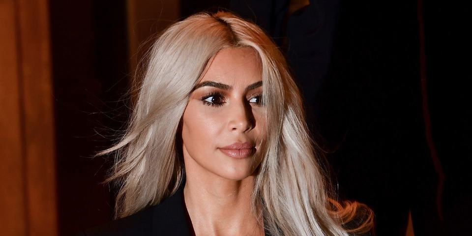 Kim Kardashian egy vámpír arca