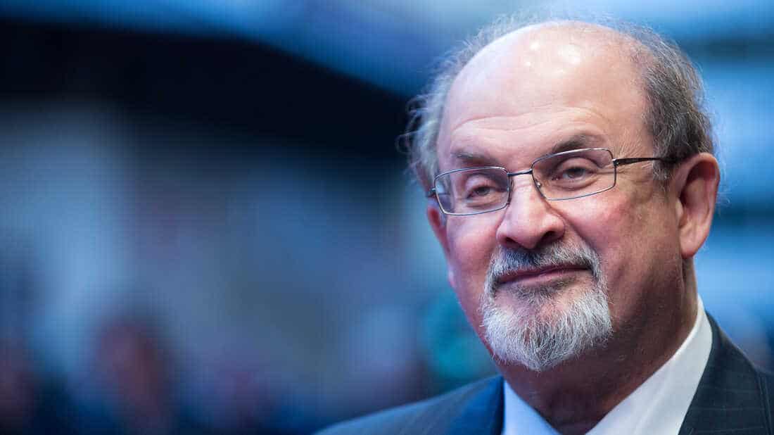 Salmanas Rushdie „Šėtoniškos eilės“.