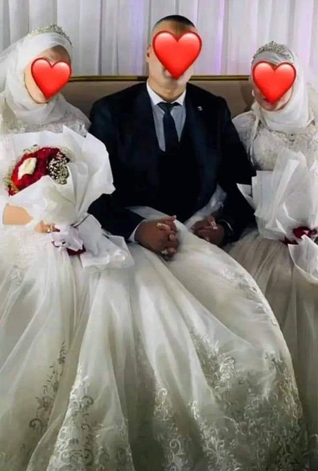 'n Jong man trou met twee meisies trou bruidegom