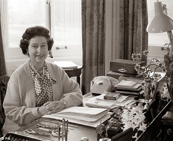 Poj huab tais Elizabeth Correspondence