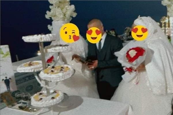 Еден млад човек се ожени со две девојчиња за свадбен младоженец