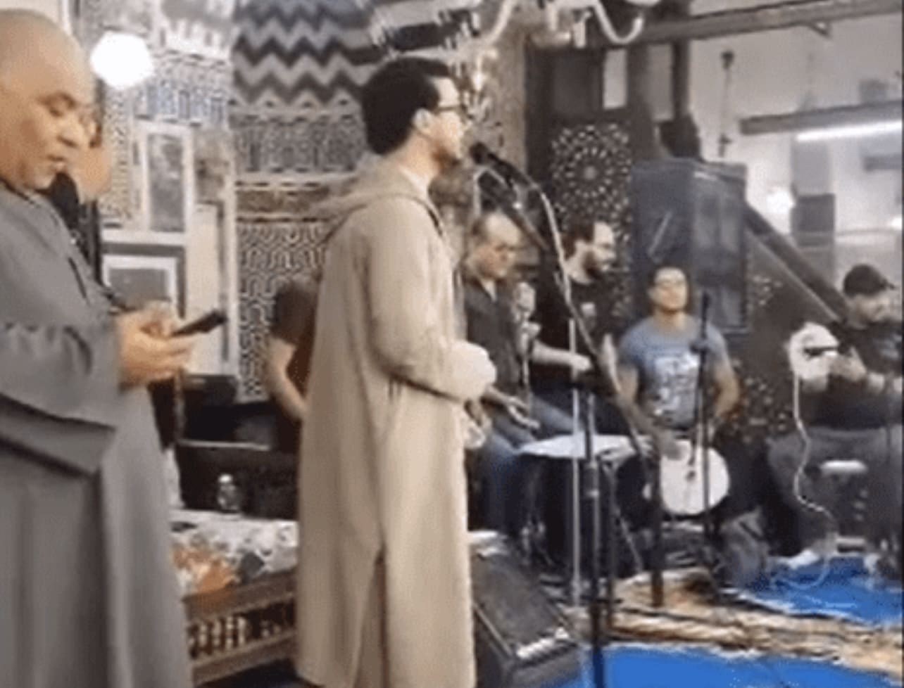 رقص وغناء في مسجد