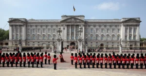 Mun Charles konungur flytja til Buckingham-hallar?