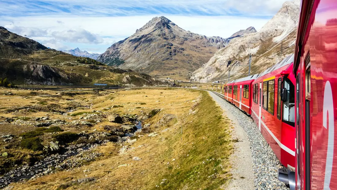 Ilgiausias pasaulyje traukinys yra Šveicarijoje