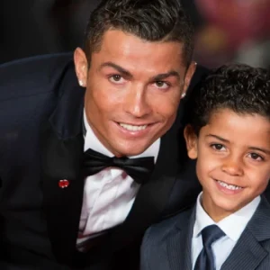 Ronaldo saam met sy seun Junior