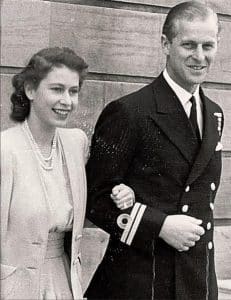 Sammen med sin kone, dronning Elizabeth