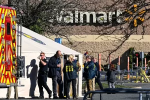 Dhacdada dukaanka Walmart